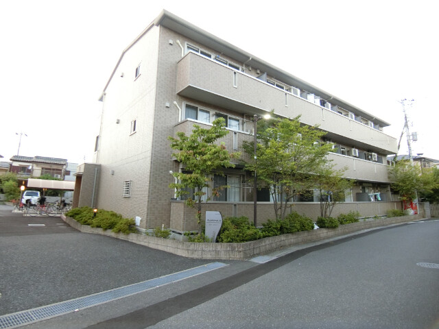 ��ʌ������s�����R���ڂ̃A�p�[�g�̌����O��