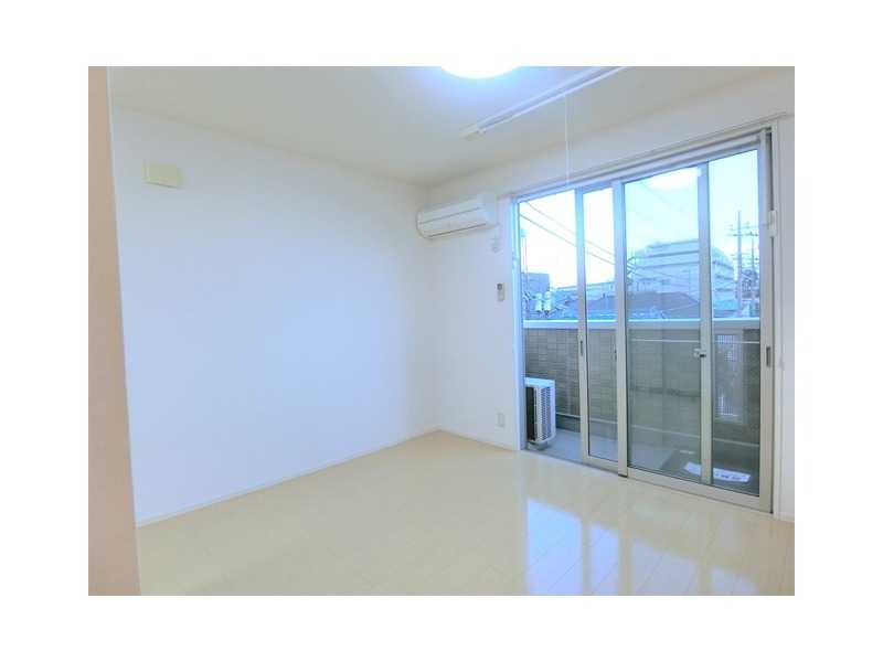 ��ʌ������s�����R���ڂ̃A�p�[�g�̋��ԁE���r���O