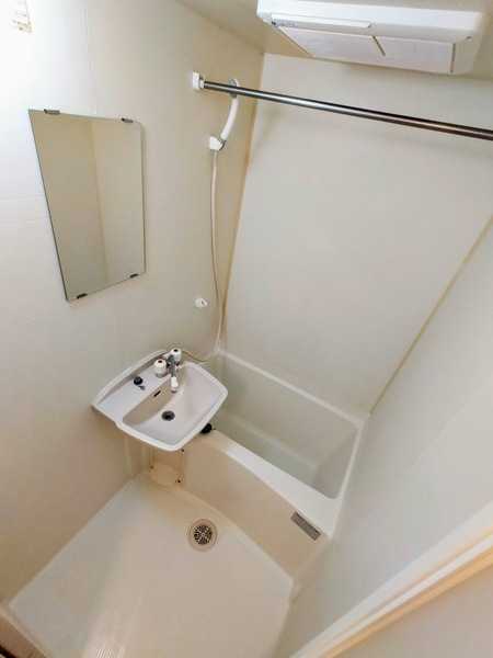 ��ʌ��������܎s��{��O���P���ڂ̃A�p�[�g�̃o�X