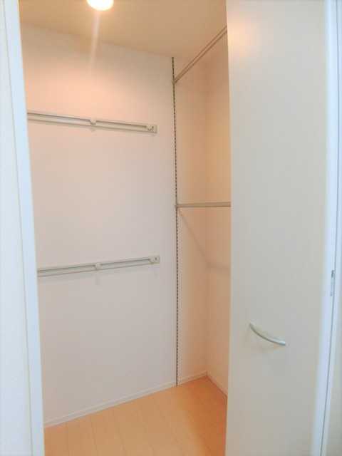 ��ʌ������s�����R���ڂ̃A�p�[�g�̎��[