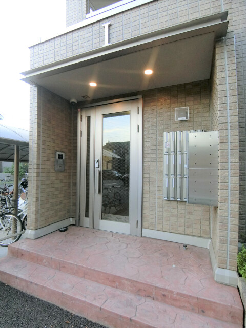 ��ʌ������s�����R���ڂ̃A�p�[�g�̃G���g�����X