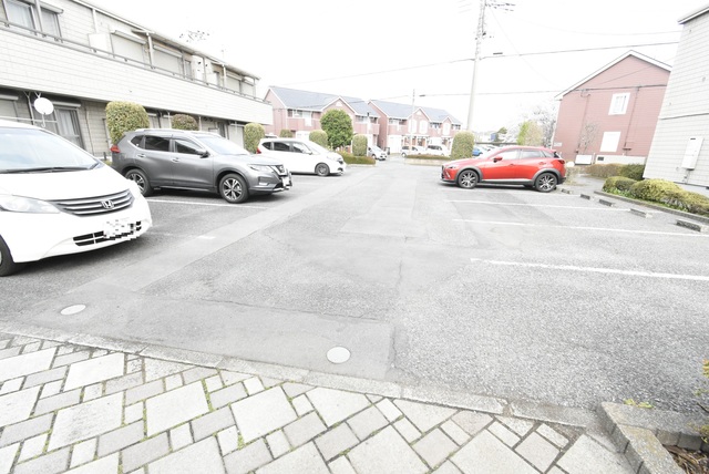 ��ʌ�����s�厚�����̃A�p�[�g�̒��ԏ�