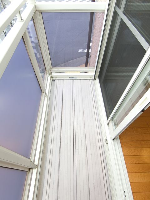 ��ʌ��@�c�s���R���ڂ̃A�p�[�g�̃o���R�j�[