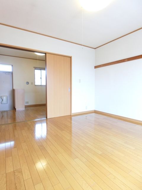 ��ʌ��@�c�s���R���ڂ̃A�p�[�g�̋����E���r���O