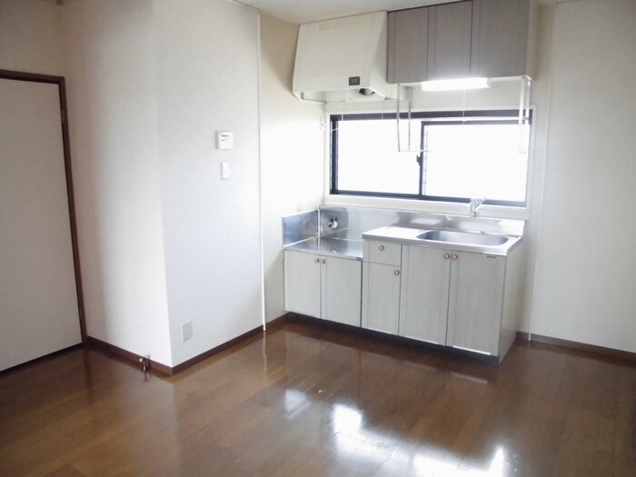 ��ʌ��z�J�s�����R���ڂ̃A�p�[�g�̋��ԁE���r���O