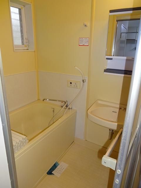 ��ʌ��������܎s�Y�a��{���S���ڂ̃A�p�[�g�̃o�X