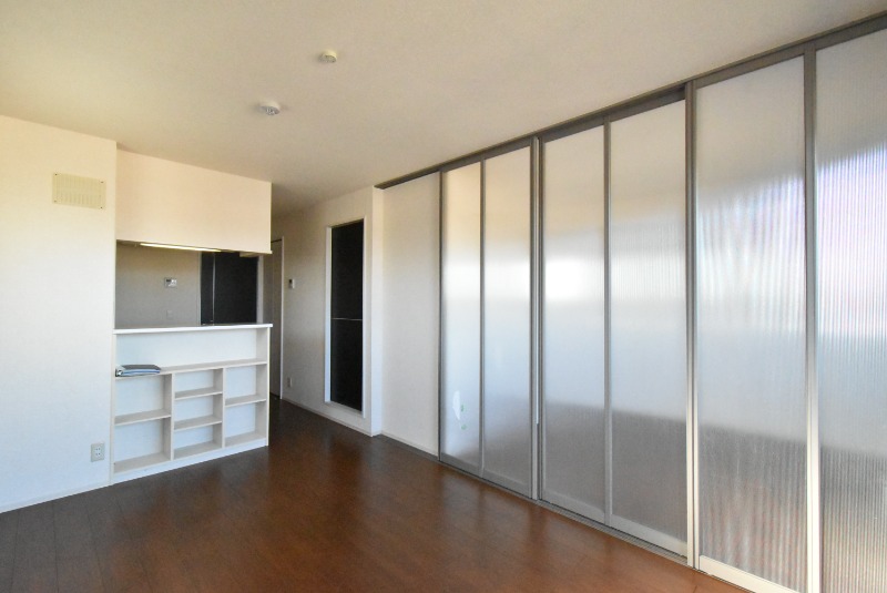 ��ʌ��z�J�s�����������̃A�p�[�g�̋����E���r���O