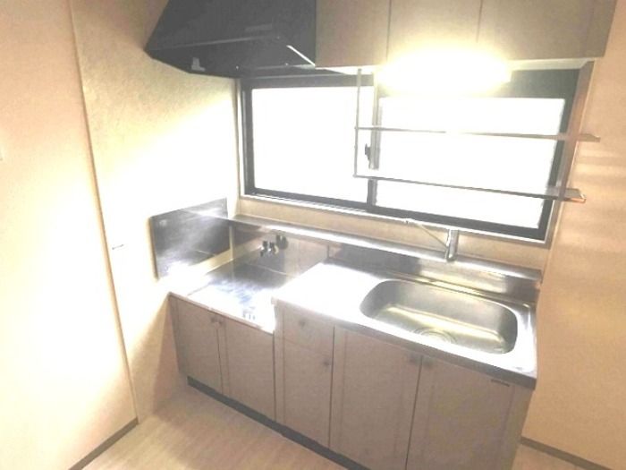 ��ʌ��������܎s��������Q���ڂ̃A�p�[�g�̃L�b�`��