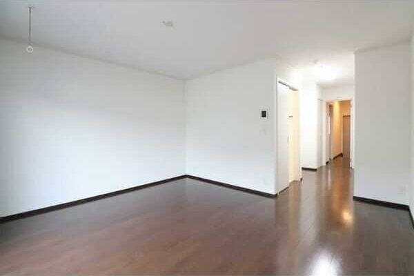 ��ʌ�����s���{���P���ڂ̃A�p�[�g�̋����E���r���O