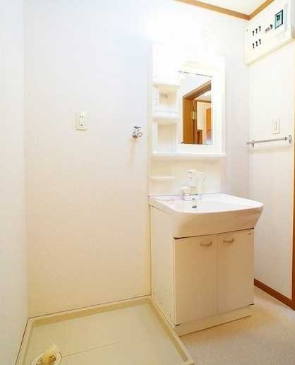 ��ʌ�����s���R�Q���ڂ̃A�p�[�g�̐��ʏ�