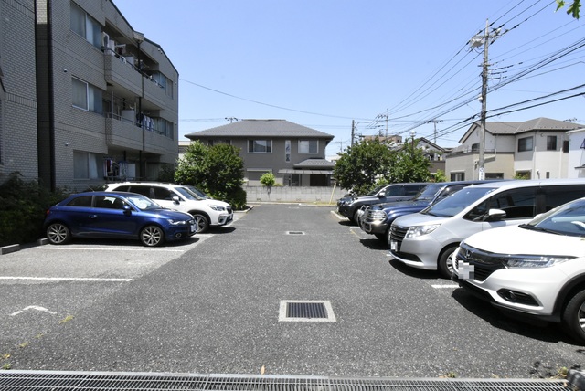 ��ʌ��������܎s��{��x�̓����Q���ڂ̃}���V�����̒��ԏ�