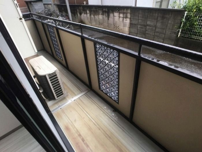 ��ʌ��������܎s��������Q���ڂ̃A�p�[�g�̃o���R�j�[