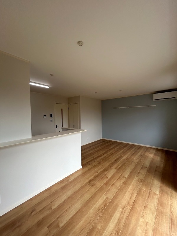 ��ʌ��������܎s����厚�w��̃e���X�n�E�X�̋��ԁE���r���O