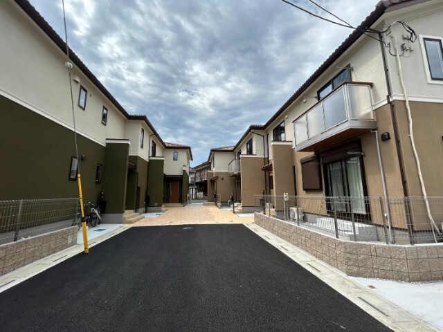 ��ʌ��������܎s����厚�w��̃e���X�n�E�X�̌����O��