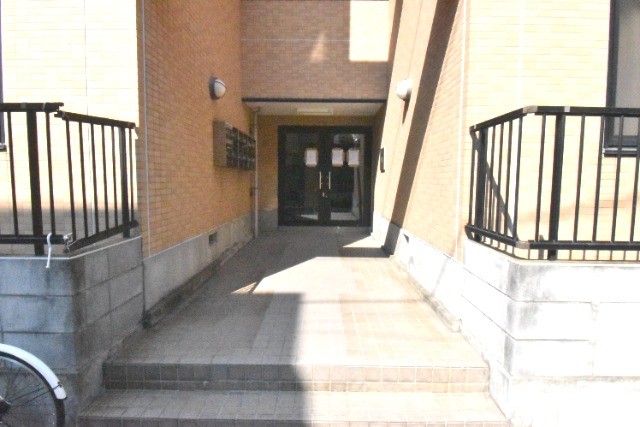 ��ʌ�����s�厚���̃}���V�����̃G���g�����X