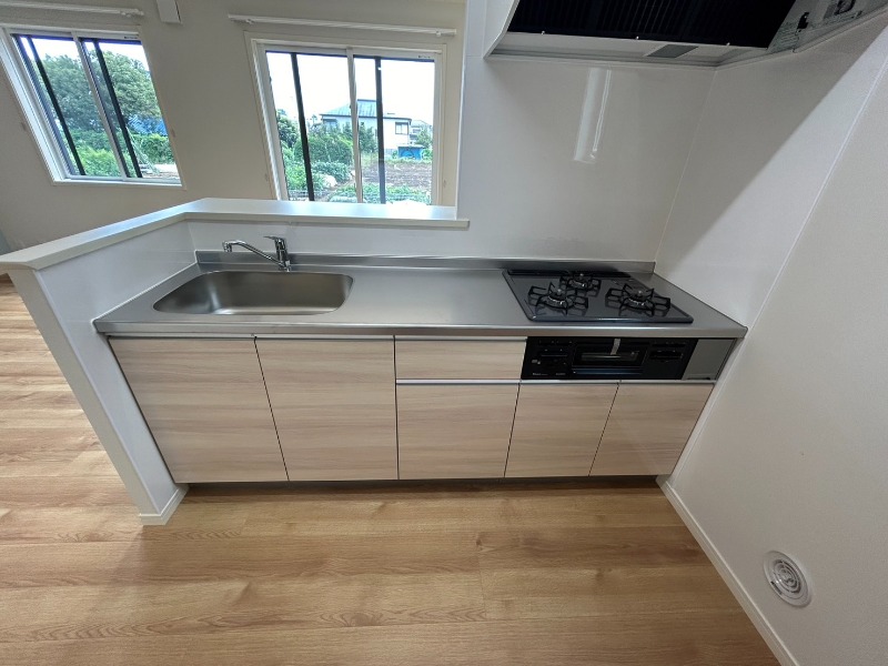 ��ʌ��������܎s����厚�w��̃e���X�n�E�X�̃L�b�`��