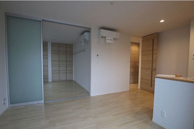 ��ʌ�����s����T���ڂ̃A�p�[�g�̋��ԁE���r���O