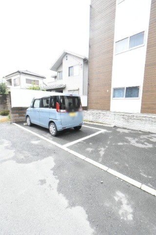 ��ʌ��@�c�s���L�Q���ڂ̃}���V�����̒��ԏ�