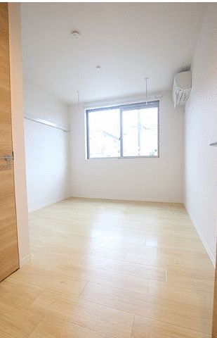 ��ʌ�����s����T���ڂ̃A�p�[�g�̂��̑��ݔ�