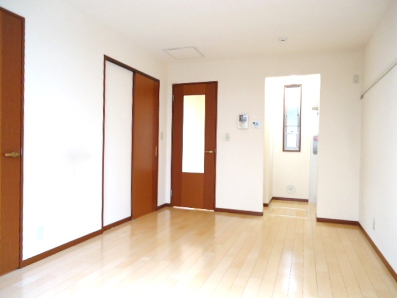 ��ʌ��������܎s��{��k�ܒ��P���ڂ̃A�p�[�g�̋��ԁE���r���O