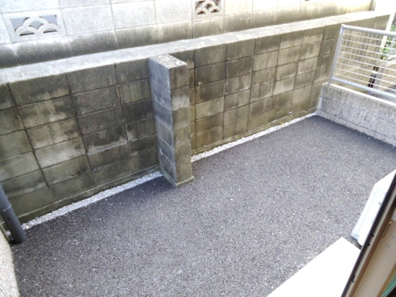 ��ʌ��������܎s��{��k�ܒ��P���ڂ̃A�p�[�g�̃o���R�j�[