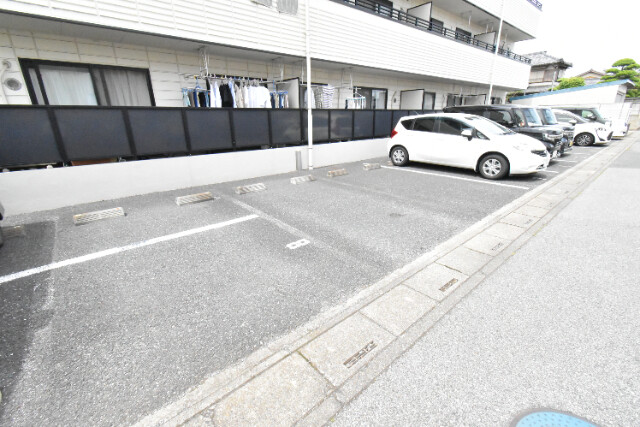 ��ʌ��z�J�s�����P���ڂ̃}���V�����̒��ԏ�