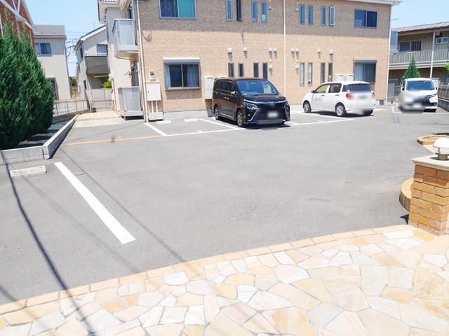 ��ʌ��@�c�s�Β��R���ڂ̃A�p�[�g�̒��ԏ�