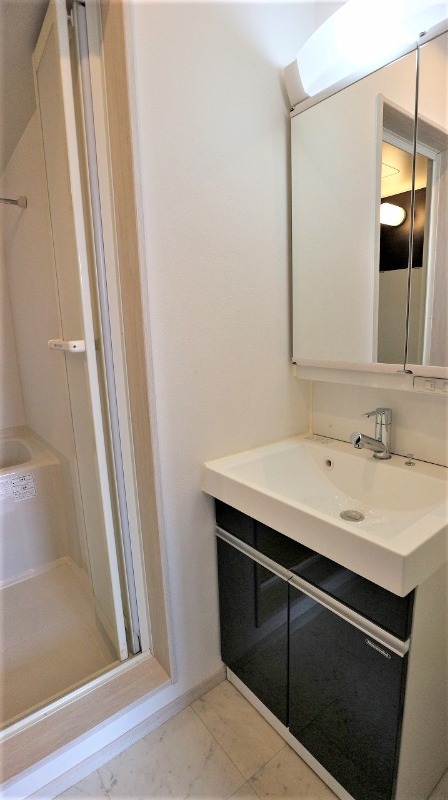 ��ʌ��z�J�s�z���J�{���̃A�p�[�g�̐��ʏ�