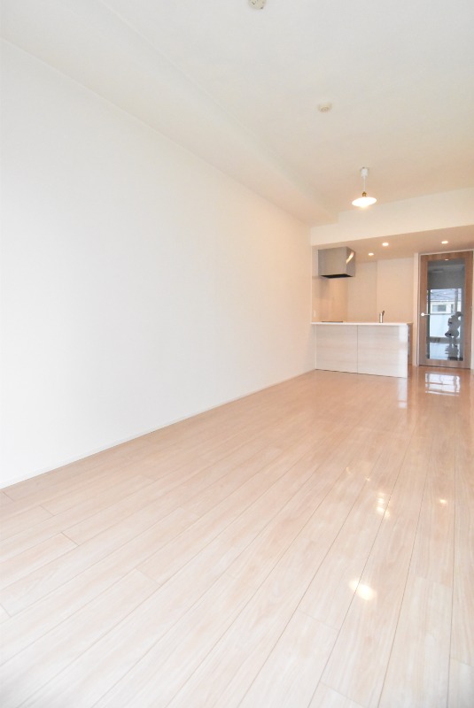 ��ʌ��������܎s�Y�a��̉ƂU���ڂ̃}���V�����̋��ԁE���r���O