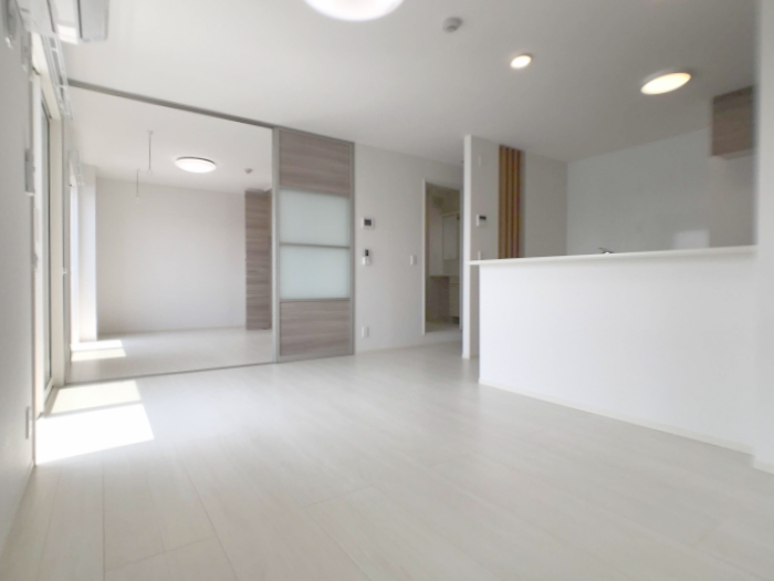 ��ʌ��z�J�s���C�N�^�E���X���ڂ̃A�p�[�g�̋��ԁE���r���O