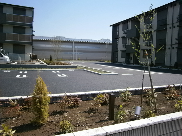 ��ʌ��z�J�s���C�N�^�E���X���ڂ̃A�p�[�g�̒��ԏ�