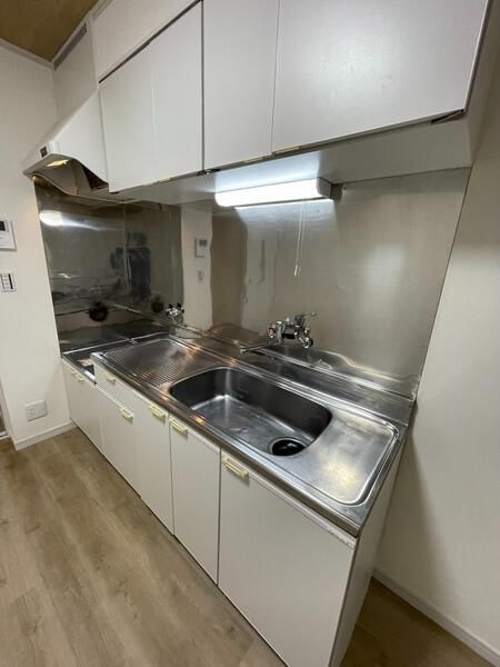 ��ʌ�����s���ԂR���ڂ̃}���V�����̃L�b�`��