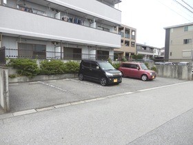 ��ʌ�����s���ԂR���ڂ̃}���V�����̒��ԏ�