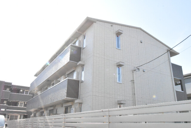 ��ʌ��z�J�s�{�{���R���ڂ̃A�p�[�g�̌����O��