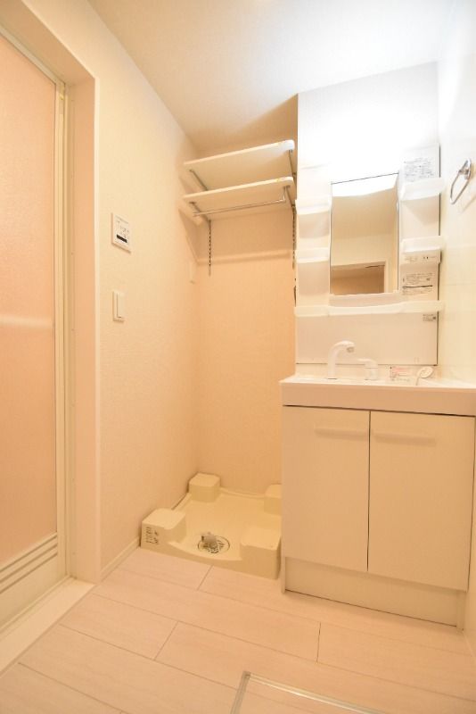 ��ʌ��z�J�s�{�{���R���ڂ̃A�p�[�g�̐��ʏ�