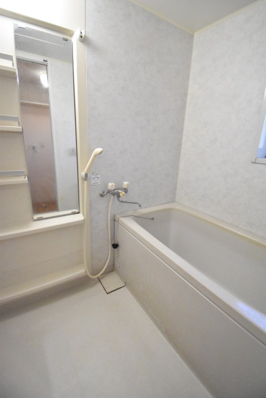 ��ʌ��������܎s�k��{�����̃A�p�[�g�̃o�X