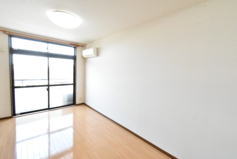 ��ʌ�����s�씵���J�U���ڂ̃}���V�����̋��ԁE���r���O