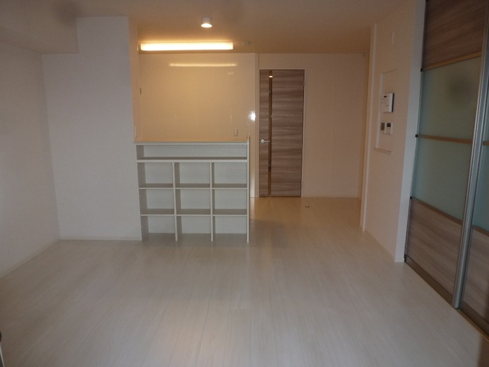 ��ʌ�����s�핽�Q���ڂ̃A�p�[�g�̋��ԁE���r���O