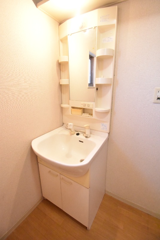 ��ʌ��������܎s�k��{�����̃A�p�[�g�̐��ʏ�