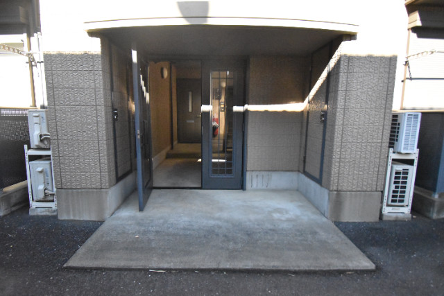 ��ʌ��������܎s�k��{�����̃A�p�[�g�̃G���g�����X