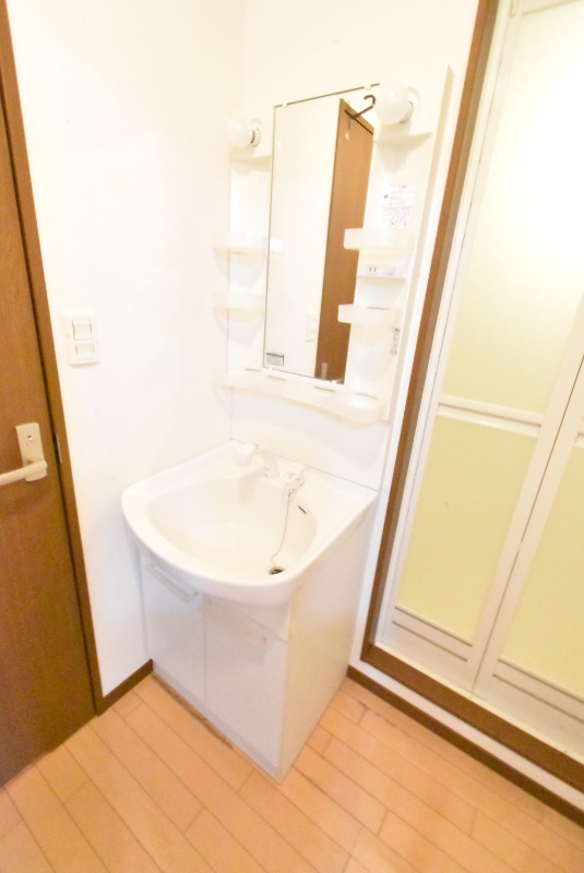 ��ʌ�����s�씵���J�U���ڂ̃}���V�����̐��ʏ�