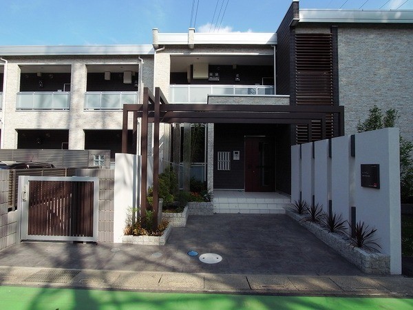 ��ʌ�����s�씵���J�P���ڂ̃}���V�����̃G���g�����X