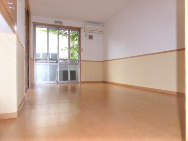 ��ʌ�����s�؂S���ڂ̃A�p�[�g�̋��ԁE���r���O