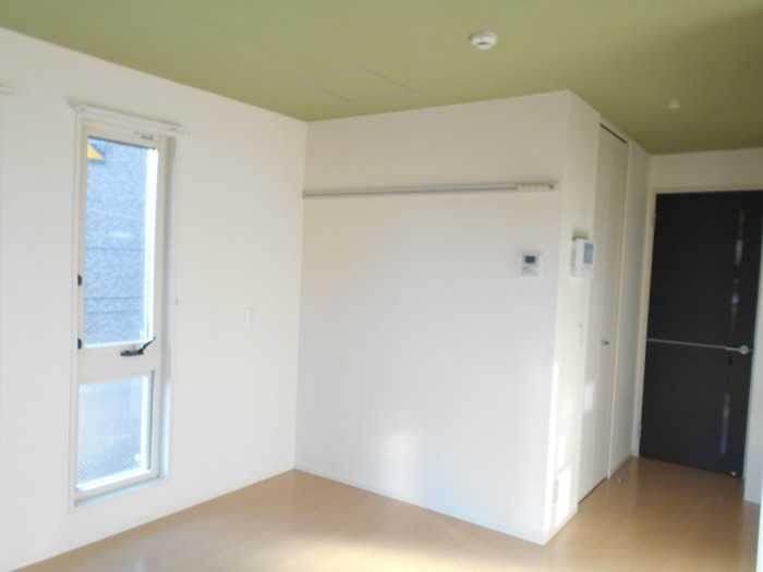 ��ʌ��z�J�s��z�J�P���ڂ̃A�p�[�g�̋��ԁE���r���O