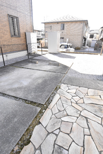 ��ʌ��������܎s��{��O���S���ڂ̃A�p�[�g�̒��ԏ�