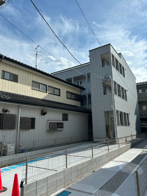 ��ʌ��������܎s��{��O���Q���ڂ̃A�p�[�g�̌����O��