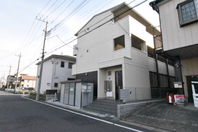 ��ʌ�����s������R����9-17�̃A�p�[�g�̌����O��