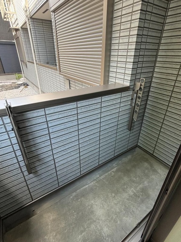 ��ʌ��������܎s��{��O���Q���ڂ̃A�p�[�g�̃o���R�j�[