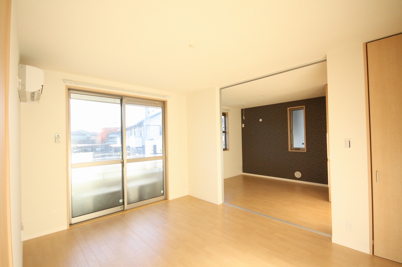 ��ʌ��������܎s������厚�쒆��̃A�p�[�g�̋����E���r���O