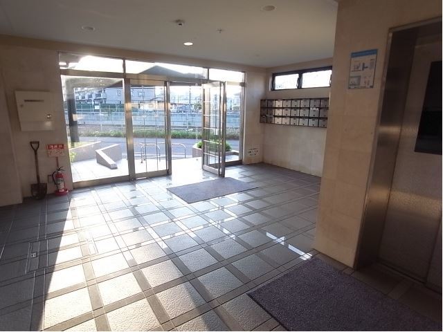 ��ʌ��������܎s�k��y�C���Q���ڂ̃}���V�����̃G���g�����X